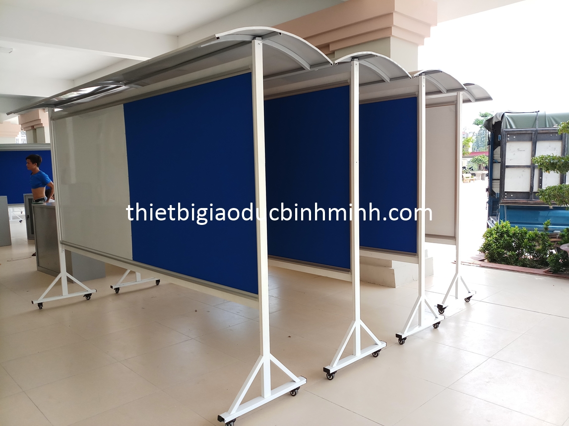 Bảng di động có mái che