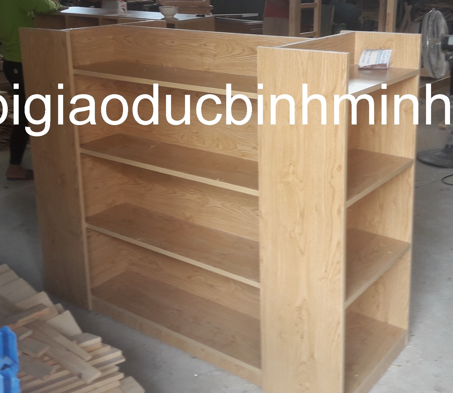Giá sách 4 tầng 4 mặt 